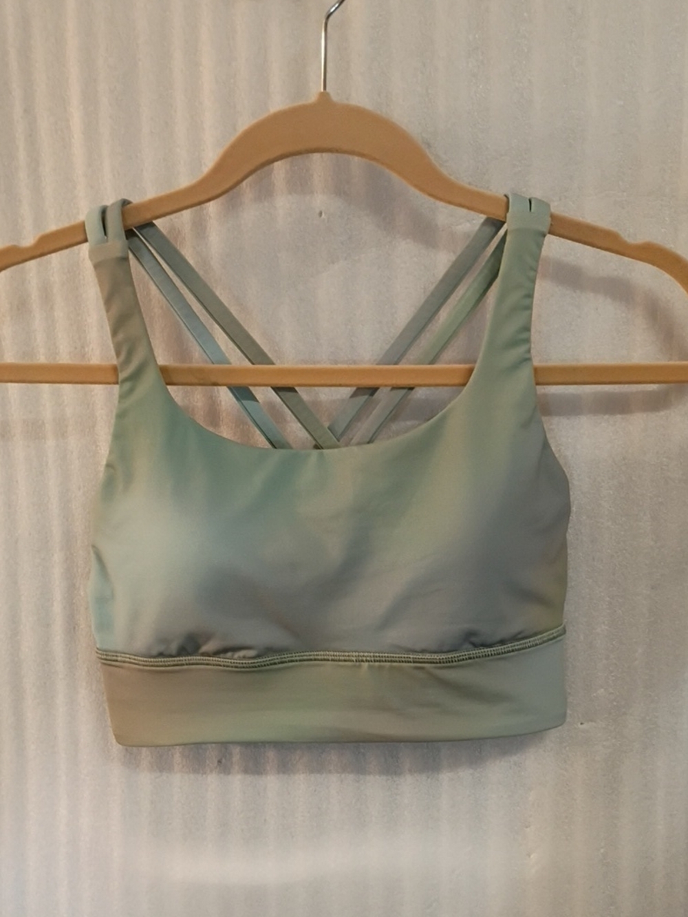 Lululemon Energy SPORTS Women's Sage Green Strappy Sports Bra Size 6